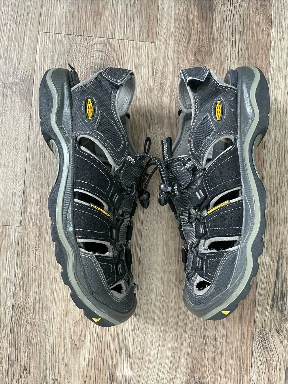 Men Size 9 Keen Rialto II H2 Black Sandals Shoes